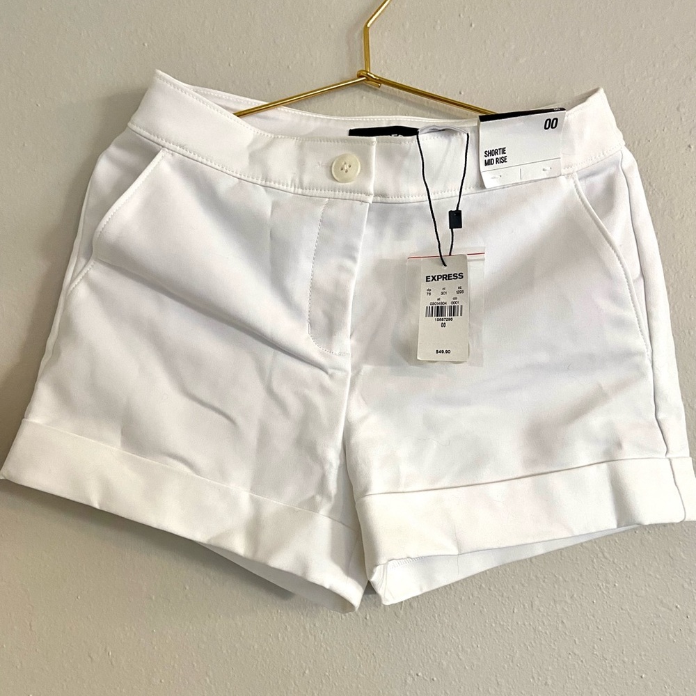 Express - shortie mid rise white shorts